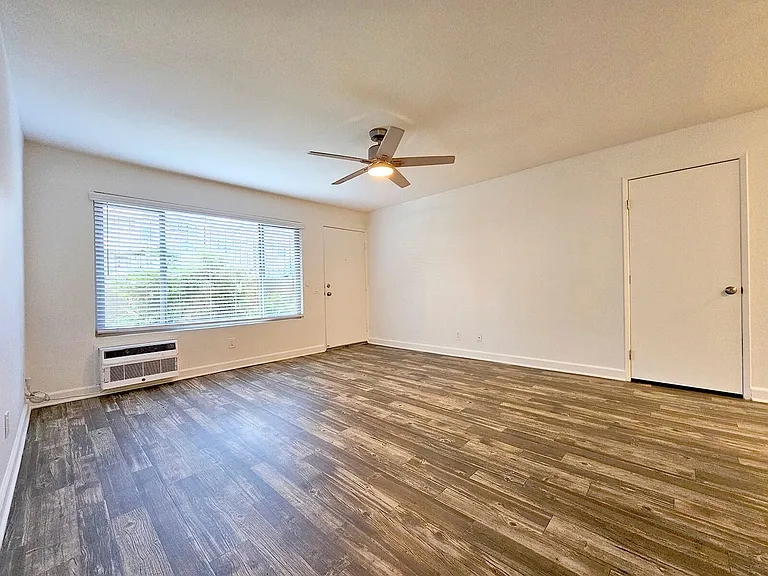 Parklane Apartments — Photo 101
