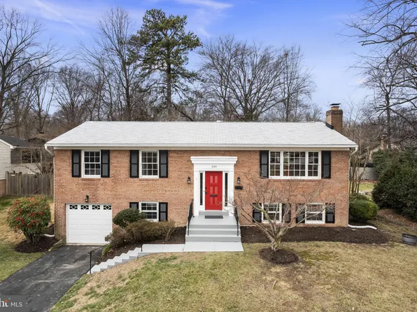 3104 Battersea Ln, Alexandria, VA 22309
