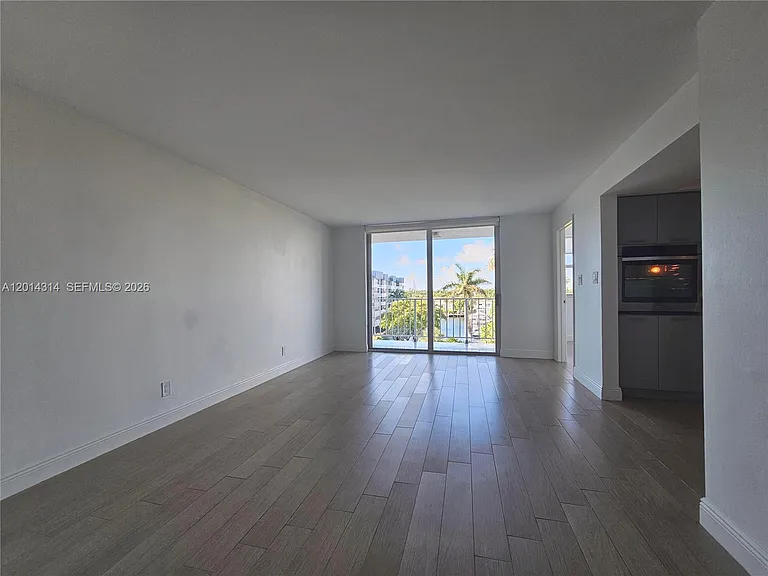 16546 NE 26th Ave #5H — Photo 4