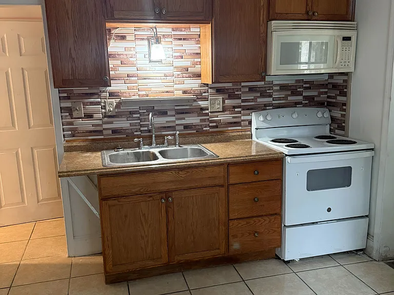 320 Strode Ave #4 — Photo 4