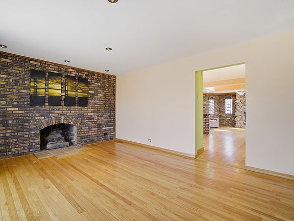 3rd image of 434 S Yale Ave