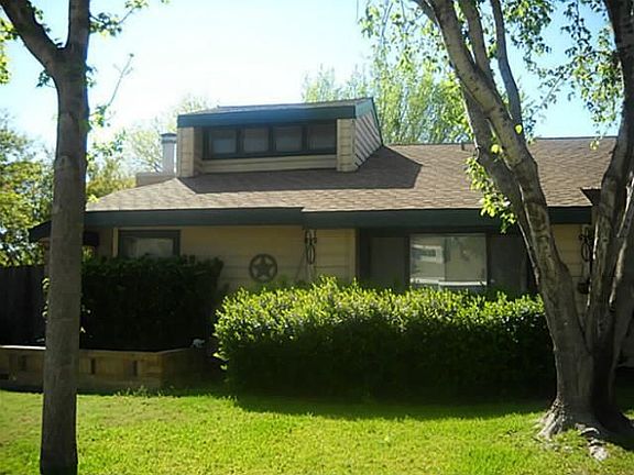 2nd image of 522 Harvest Hill St