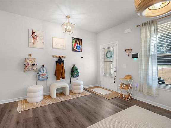 5th image of 405 Crowley Dr