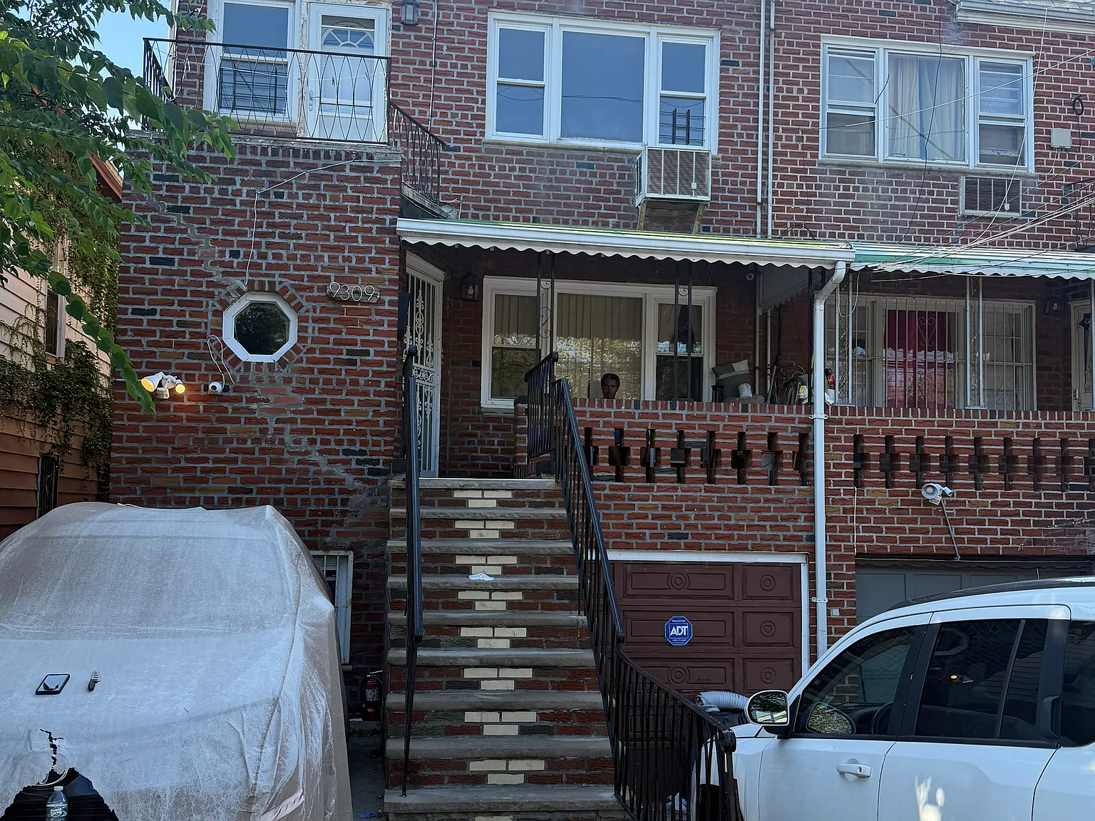 3 bed, $3,000 — Photo 1