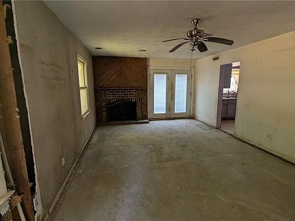 2nd image of 2935 N Radcliffe Ln