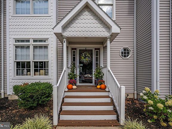 4th image of 10050 Golf Course Rd Unit 6