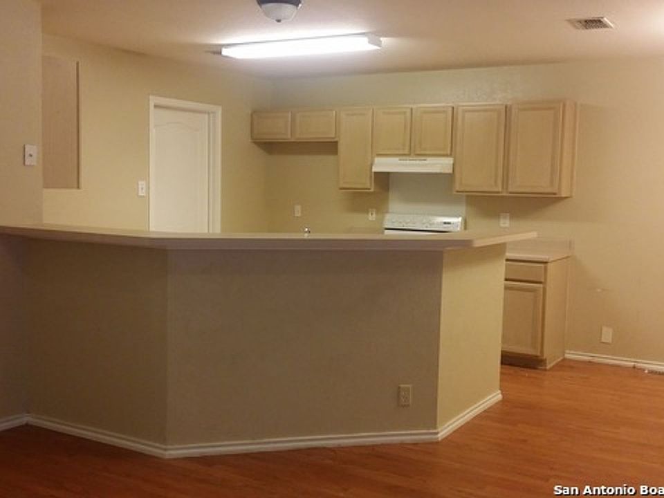 12 Pembroke Ln, San Antonio, TX 78240 Zillow