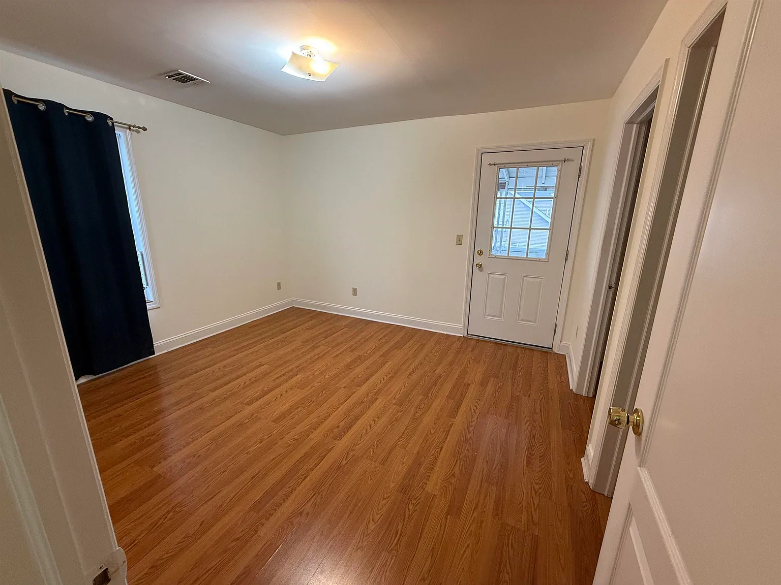 2 bed, 1.0 bath, 1000 sqft, $2,100 — Photo 4