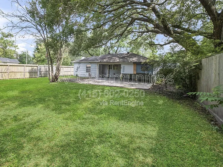 1521 W Blum St — Photo 3