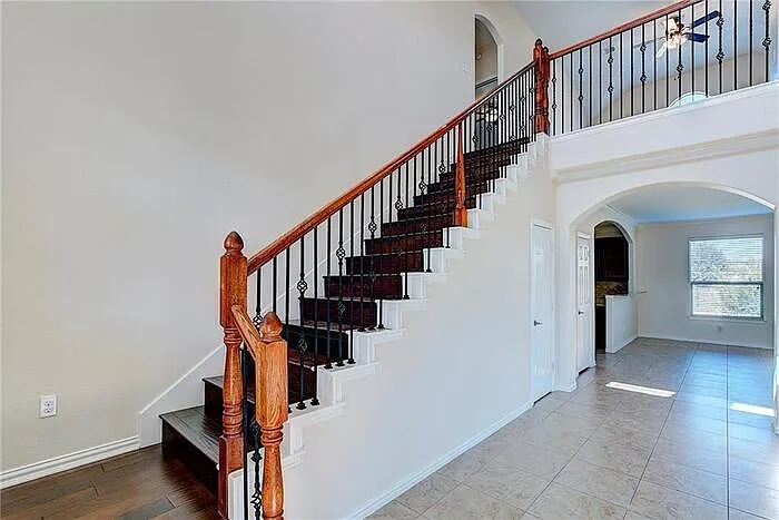 4 bed, 2.5 bath, 3244 sqft, $2,995 — Photo 4
