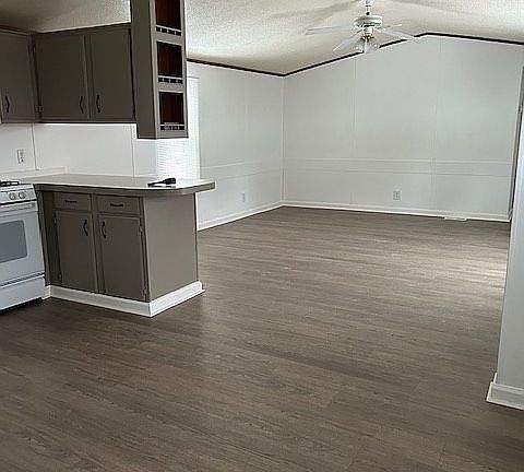 4th image of 222 Shoreline Dr W