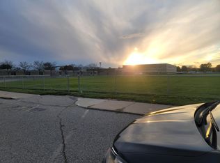 9062 Hillcrest St, Livonia, MI 48150