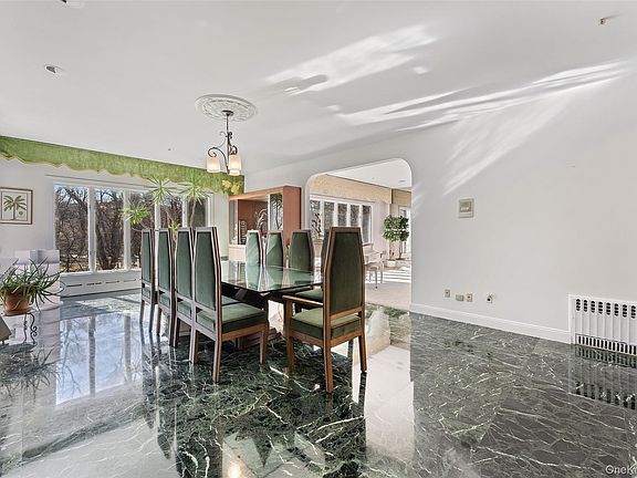 5th image of 105 Cross Pond Road
