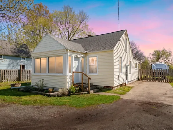 8492 Douglas Ave, Kalamazoo, MI 49009