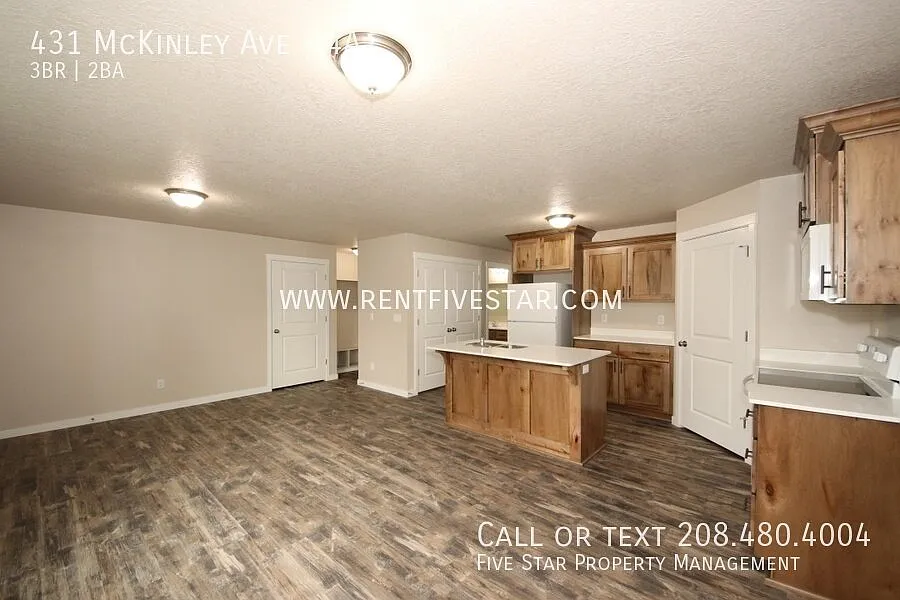 3 Bedroom Apartment with Fantastic New Amenities! — Photo 4