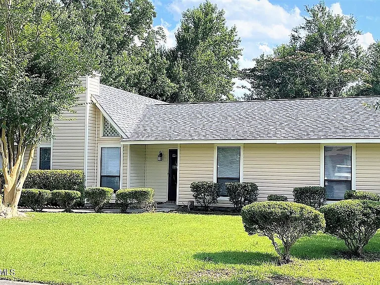 1016 Massey Rd — Photo 2