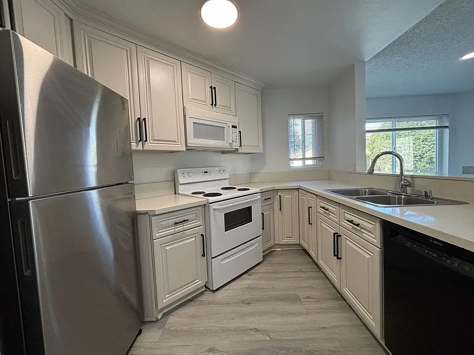 7405 Charmant Dr #2036