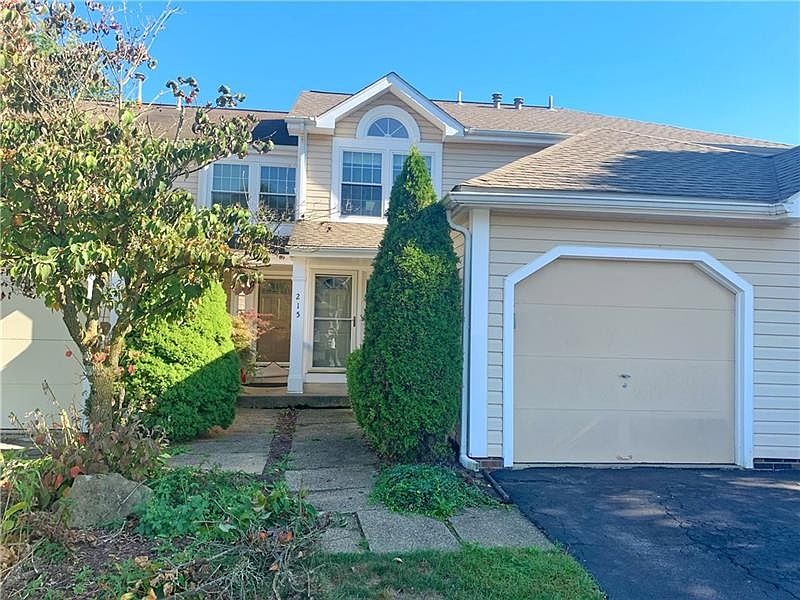 1st image of 215 Clearbrook Ct