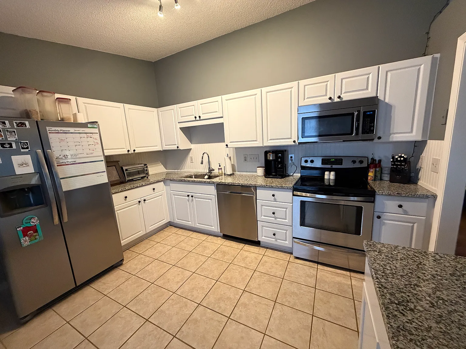 3 bed, 1482 sqft, $1,990 — Photo 3