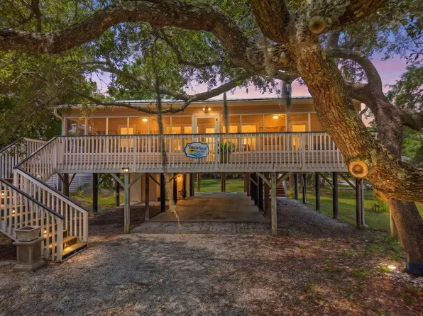 2002 Myrtle St, Edisto Island, SC 29438