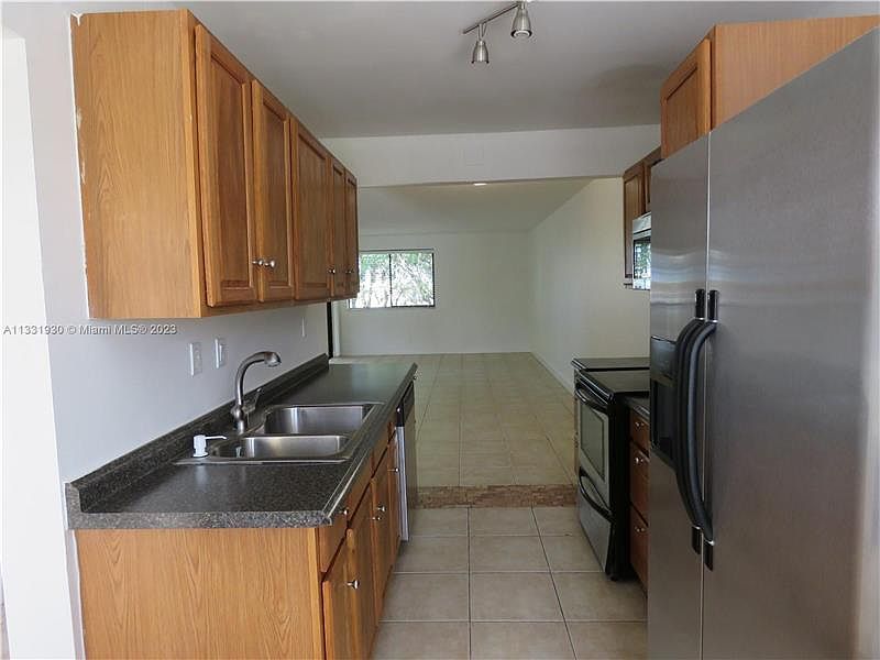 1st image of 177 Lakeview Dr APT 201