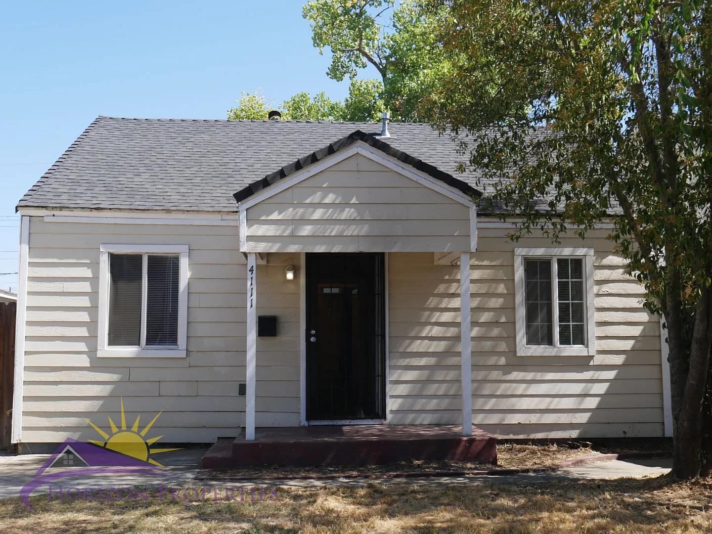 Cozy 2 Bed 1 Bath 728qft single family home in Oak Park — Photo 1