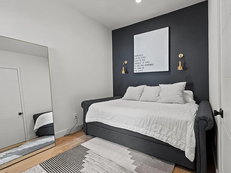 4540 Mercier St — Photo 12