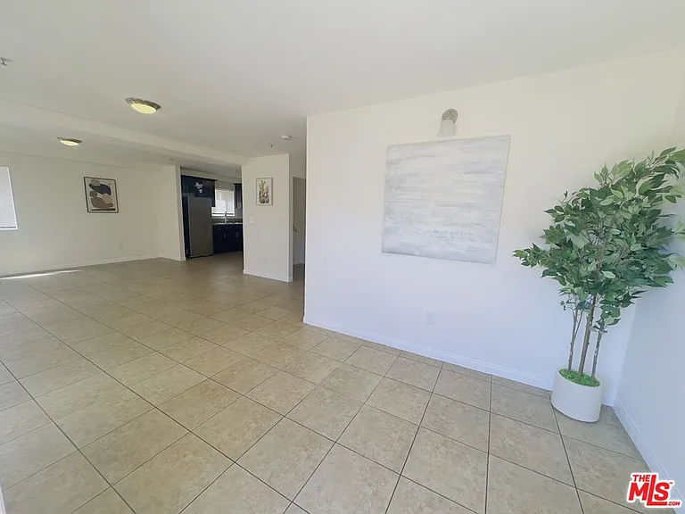 10605 Avalon Blvd — Photo 10