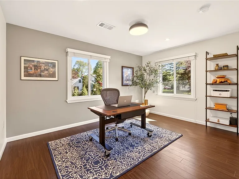 330 Kilbourn Rd — Photo 25