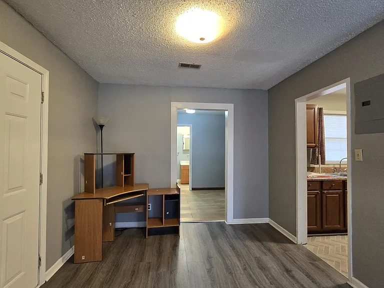776 Kenyon Ave — Photo 2