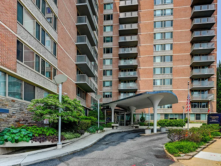 1 E University Pkwy #307 — Photo 11
