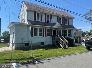 92 S Governor Printz Blvd, Lester, PA 19029