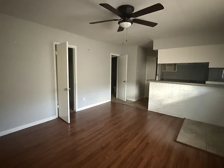 1849 Richmond Ave — Photo 2