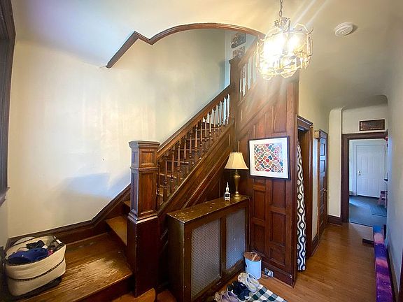 3rd image of 414 Stratton Ln