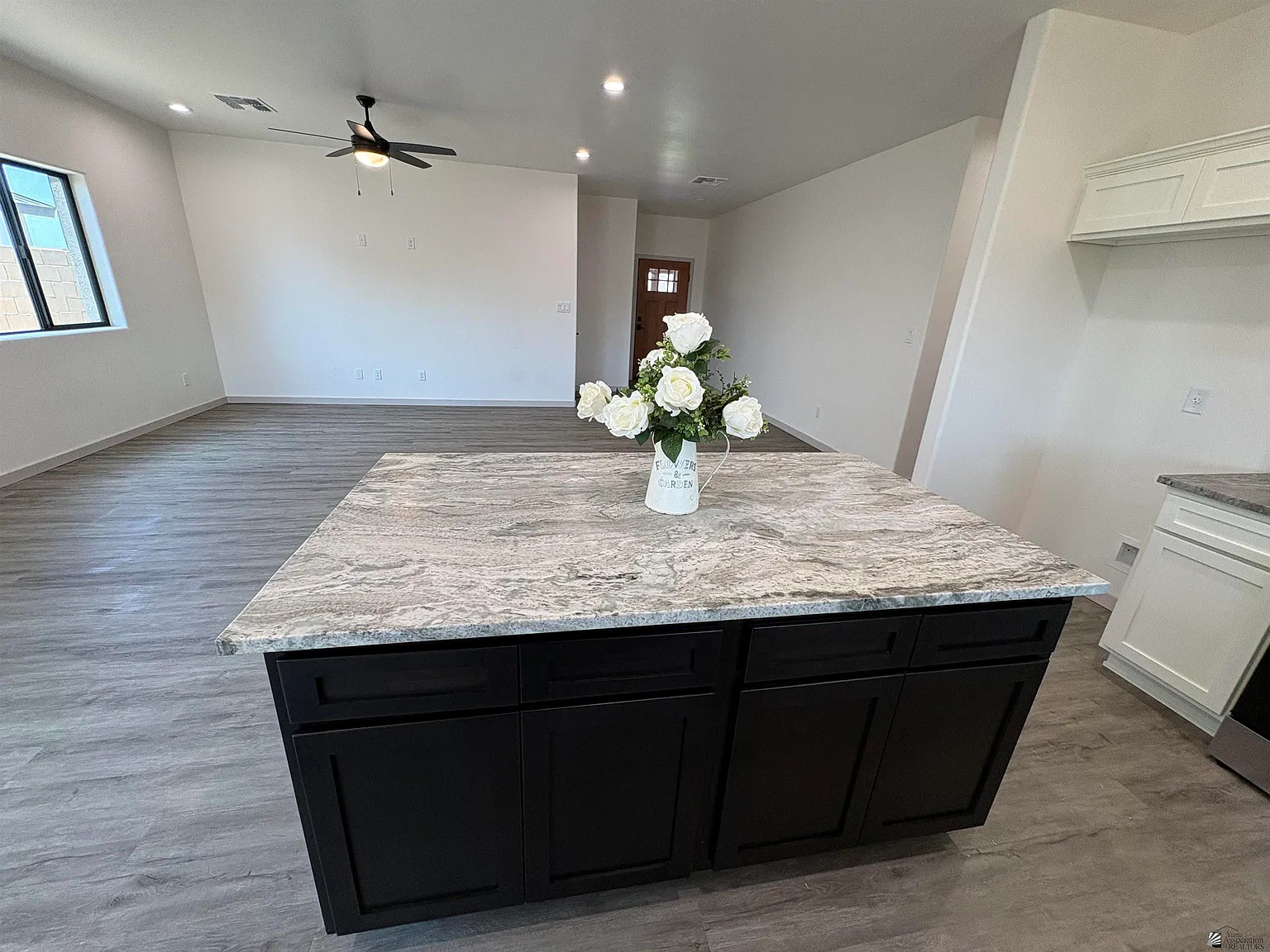 4 bed, 2.0 bath, 1575 sqft, $2,300 — Photo 4