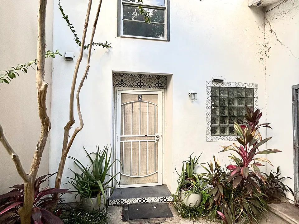 704 Continental Dr #2