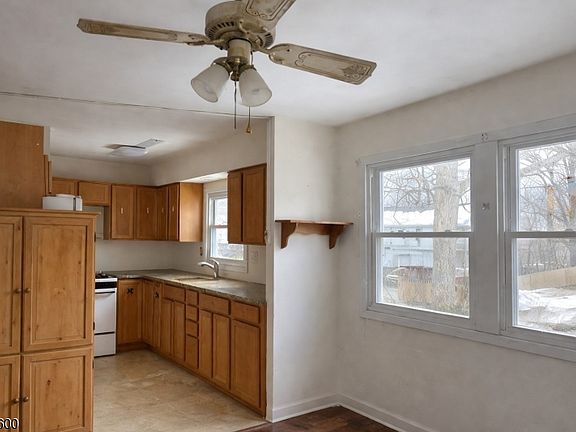 5th image of 329 Elmira Trl
