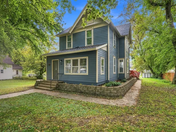209 4th St E, Carver, MN 55315