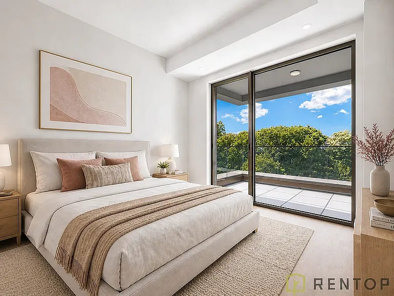 960 Franklin Ave #440 — Photo 4