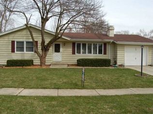 714 Sunbury Rd, South Elgin, IL 60177