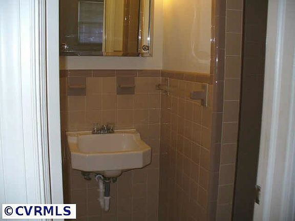 1/2 bath