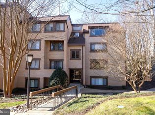 1656 Parkcrest Cir APT 401, Reston, VA 20190