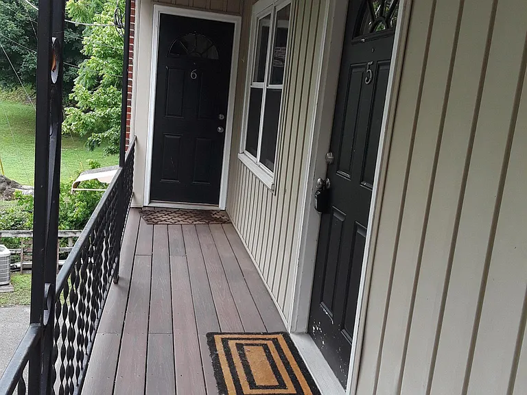 First door on right. Only one neighbor