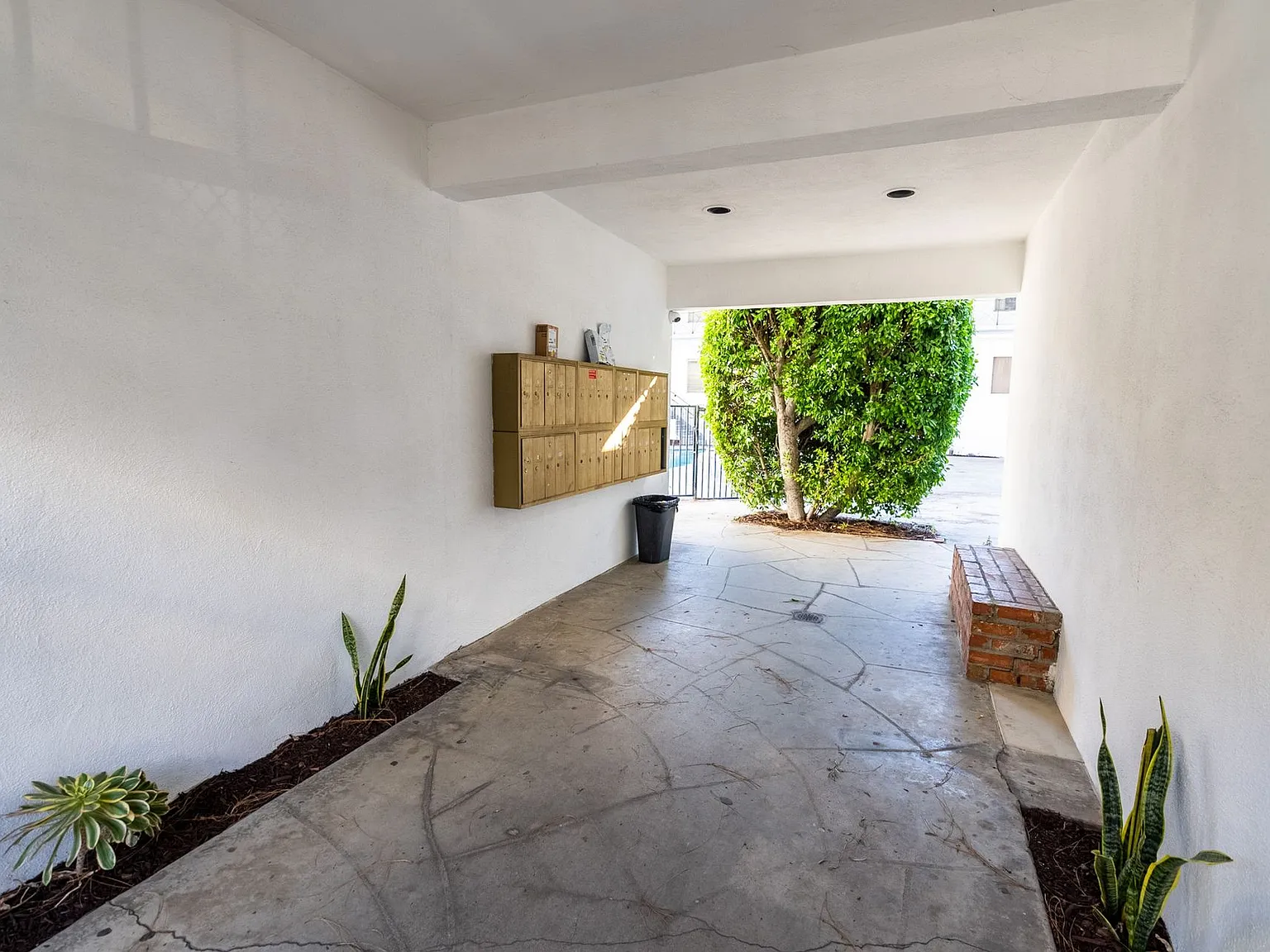 7044 Lanewood Ave — Photo 3