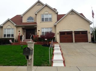 14 Adams Dr, Burlington, NJ 08016