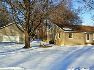 6048 Edison Dr, Cedar Falls, IA 50613