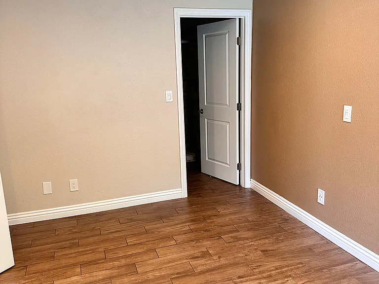 22540 Jeffrey Mark Ct #5 — Photo 31
