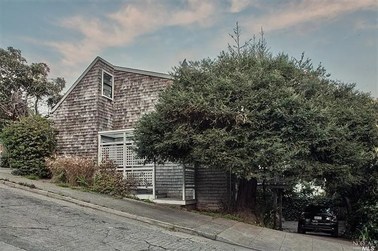 304 4th St photo 1
