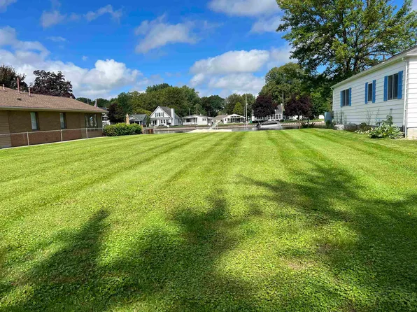 80 River Trail Dr, Bay City, MI 48706