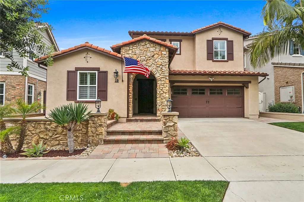 5 bed, 3000 sqft, $8,495 — Photo 1